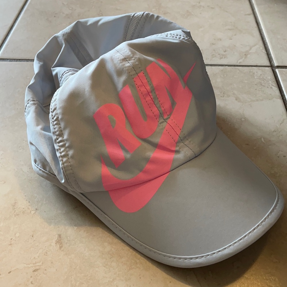 LIKE NEW Nike Run Hat